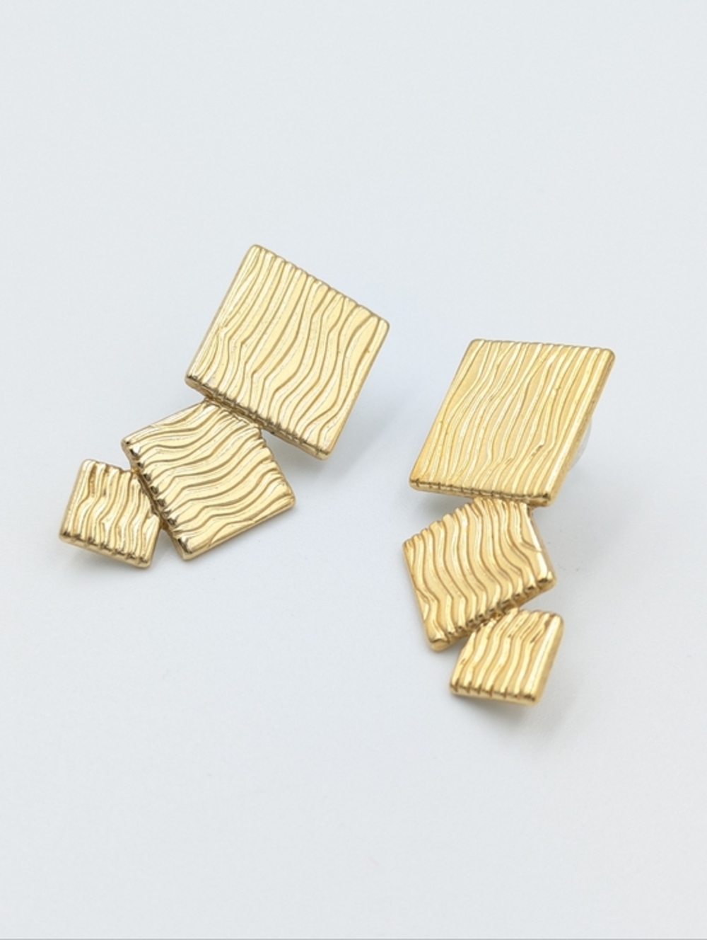 Vintage Trifari stud earrings 3 stacked textured gold tone squares - Picture 5 of 6